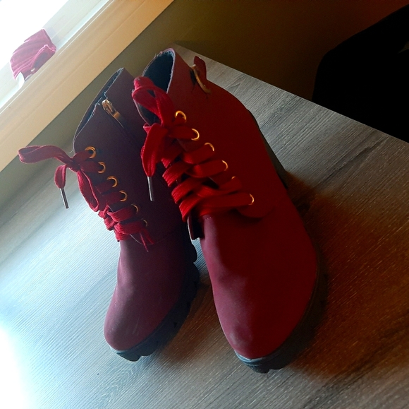 Burgundy heel boots - Picture 1 of 2